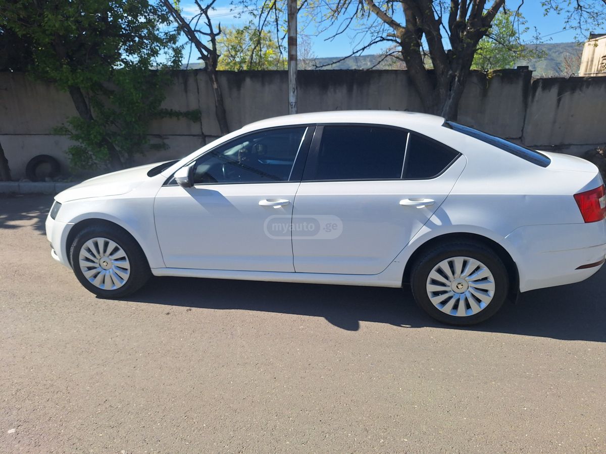 Skoda Octavia - фото 4