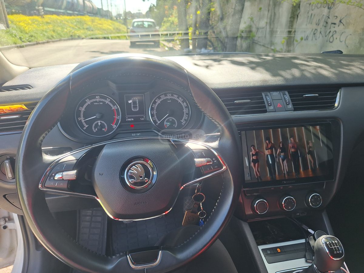 Skoda Octavia - фото 9