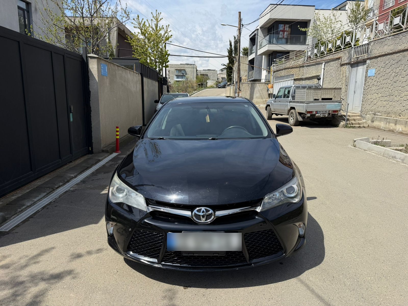 Toyota Camry - фото 1