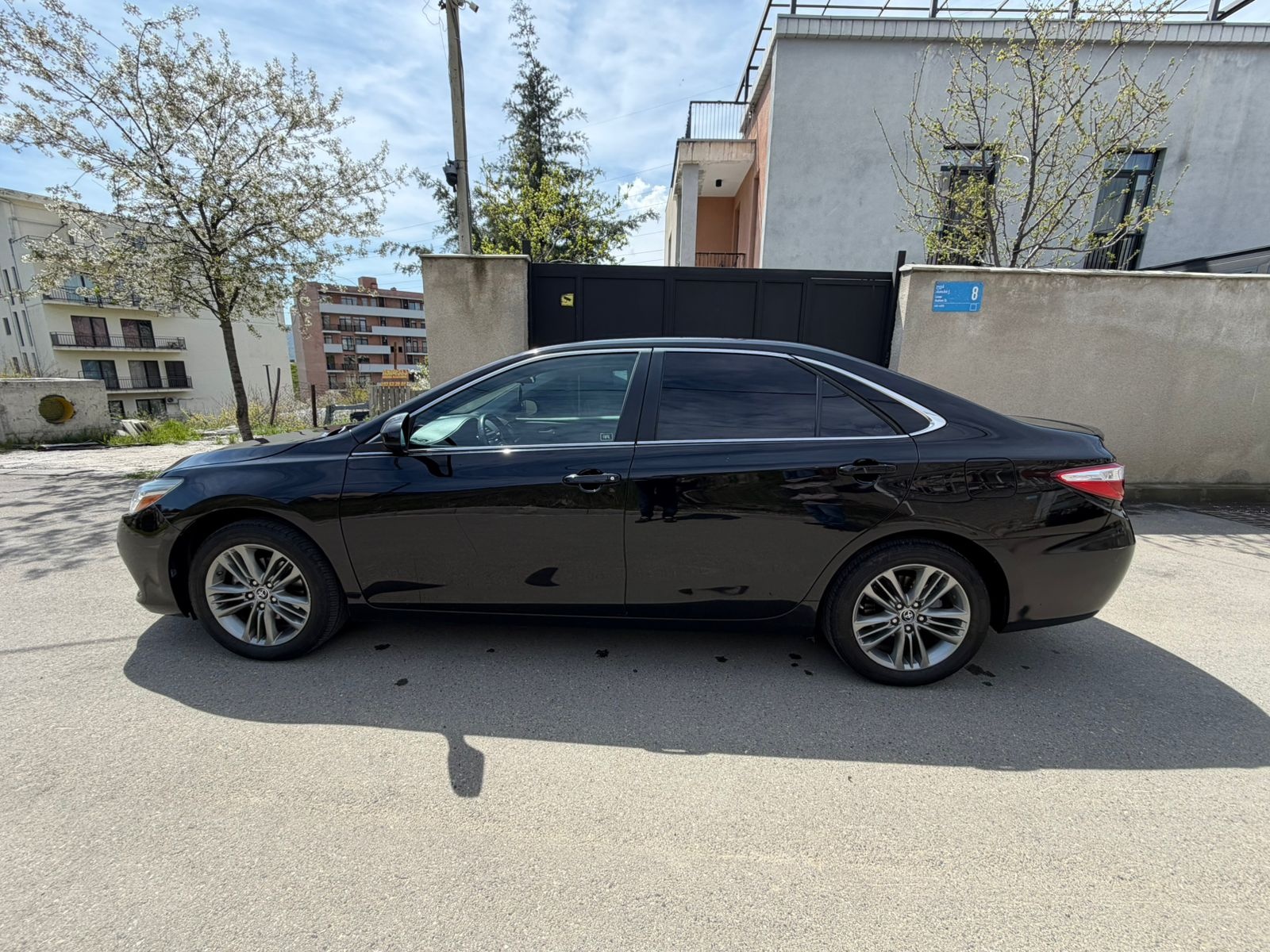 Toyota Camry - фото 2