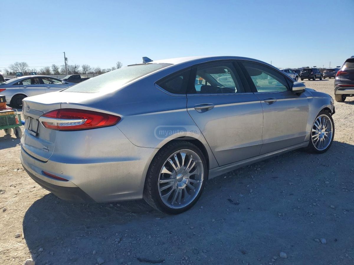 Ford Fusion - фото 3
