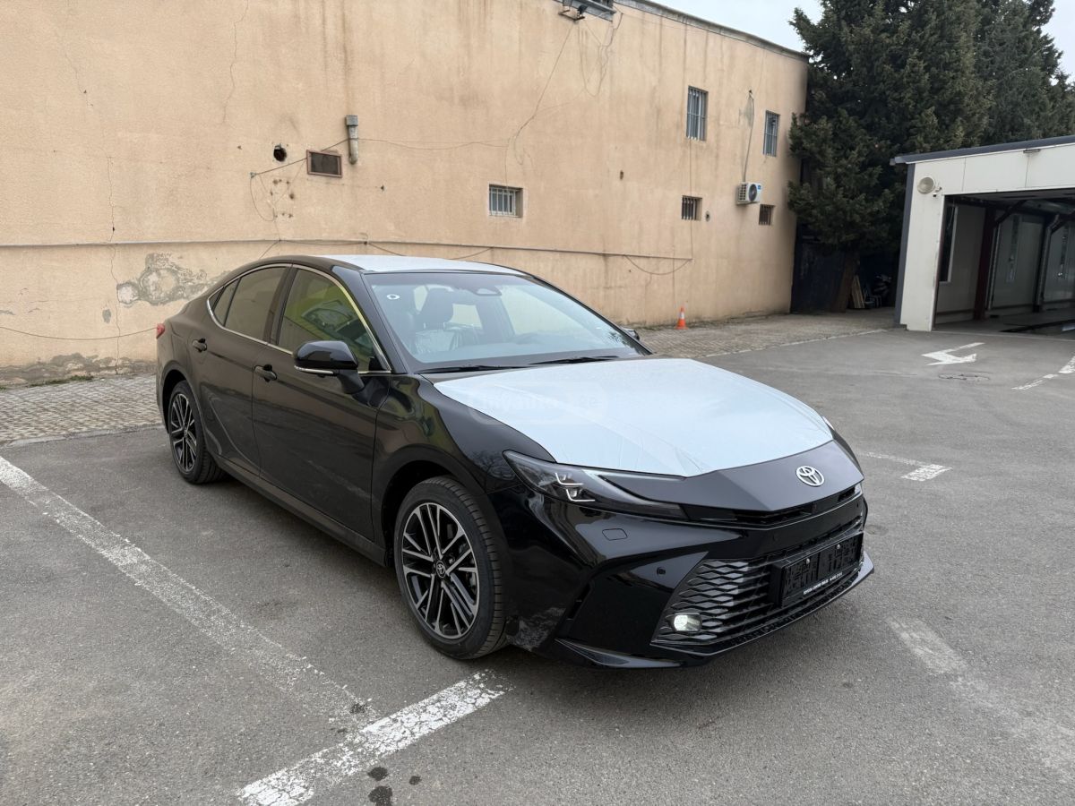 Toyota Camry - фото 1