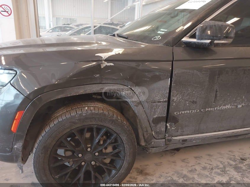 Jeep Summit 4dr 4x4 Automatic — миниатюра 6