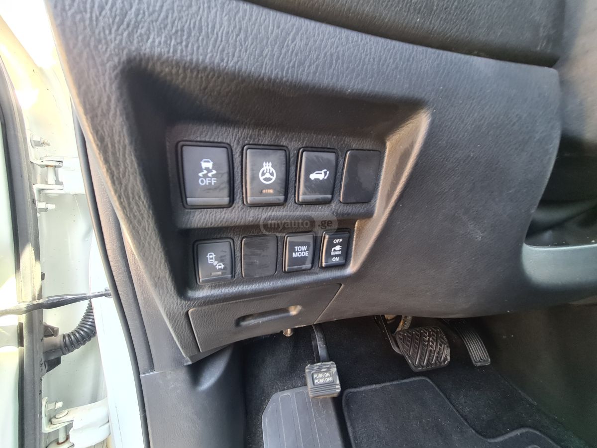 Nissan Pathfinder - фото 9