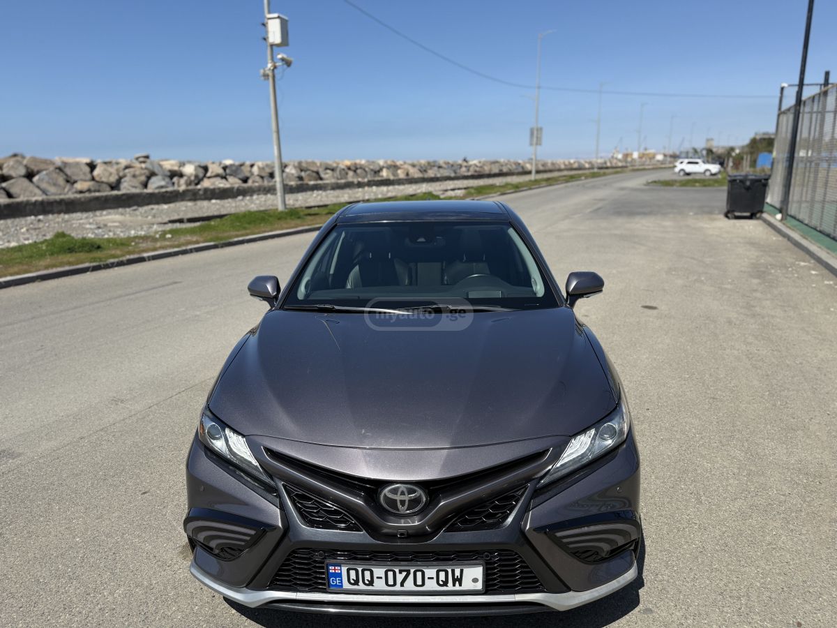 Toyota Camry - фото 2