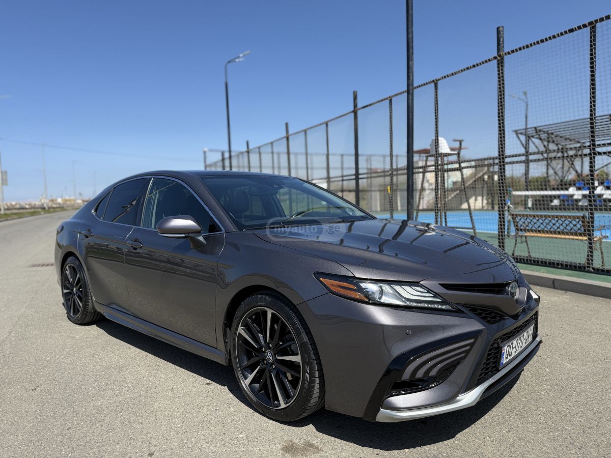 Toyota Camry - фото 3