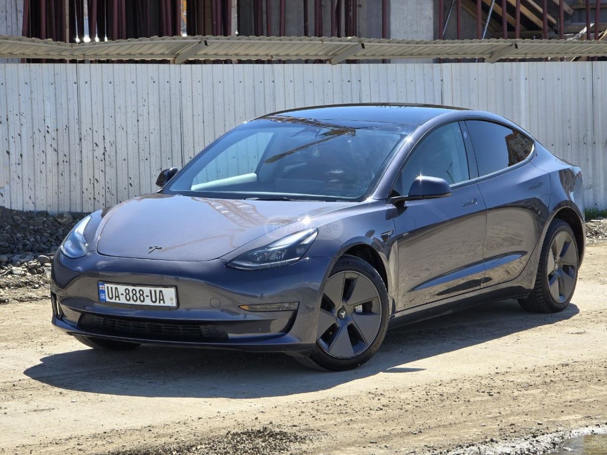 Tesla Model 3 - фото 1
