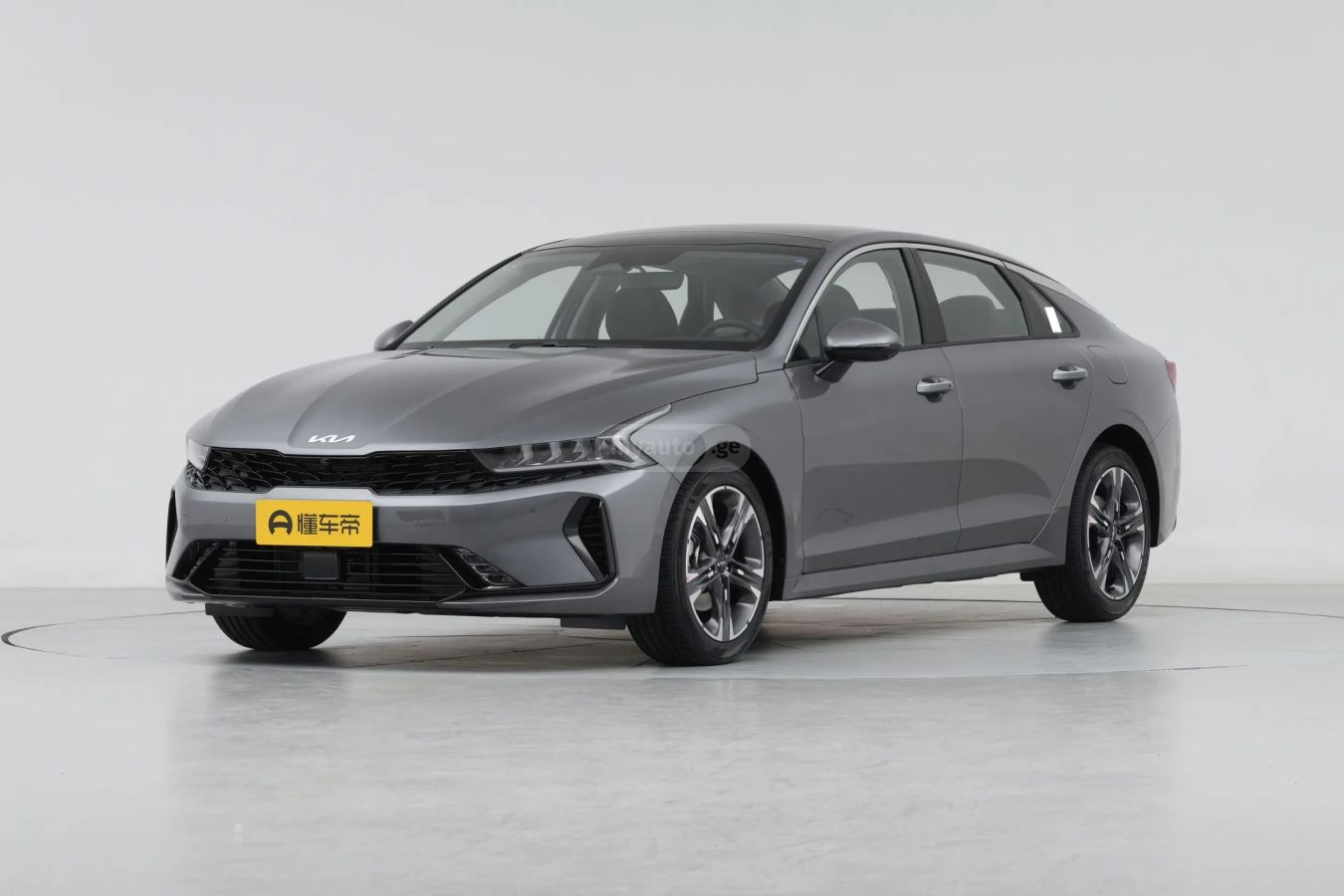 Kia K5 - фото 1