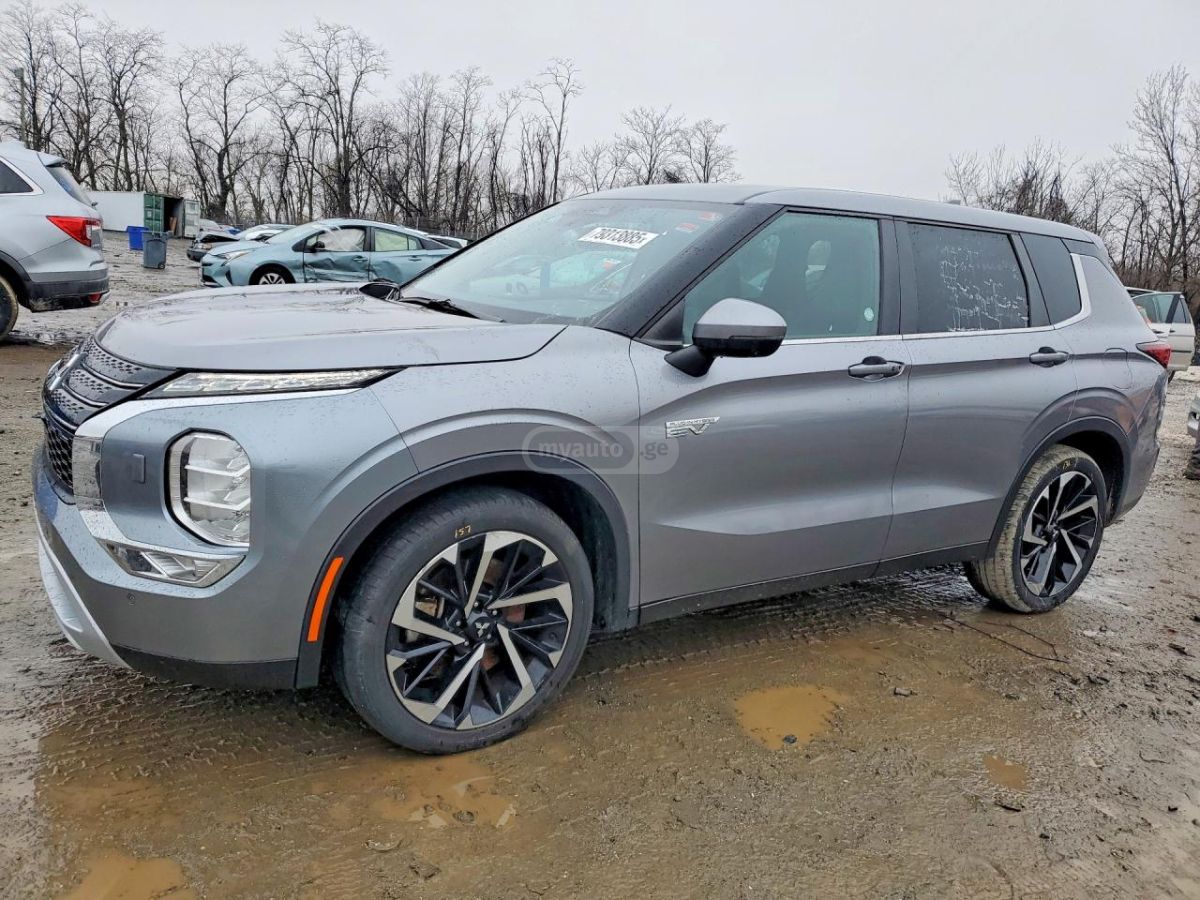 Mitsubishi Outlander - фото 1