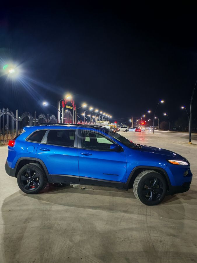 Jeep Cherokee - фото 2