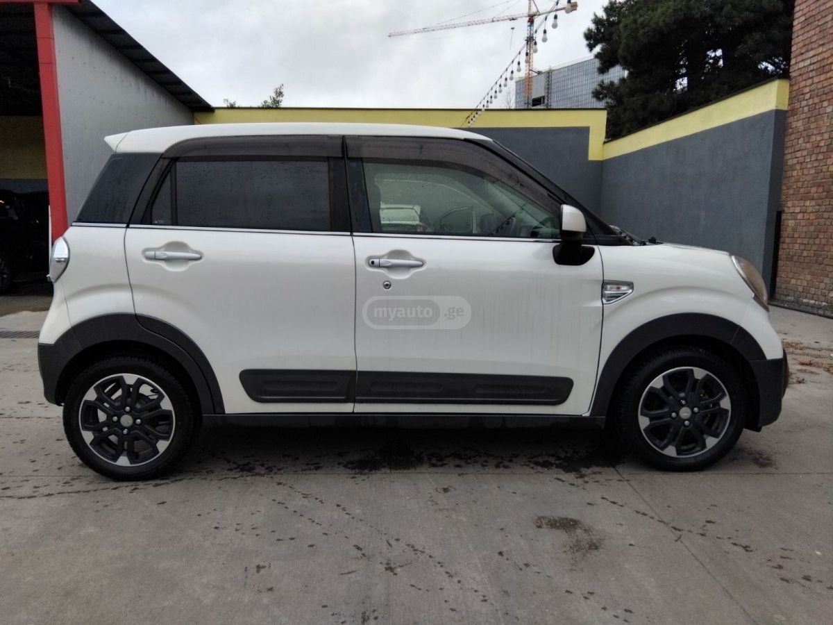 Daihatsu Cast - фото 1