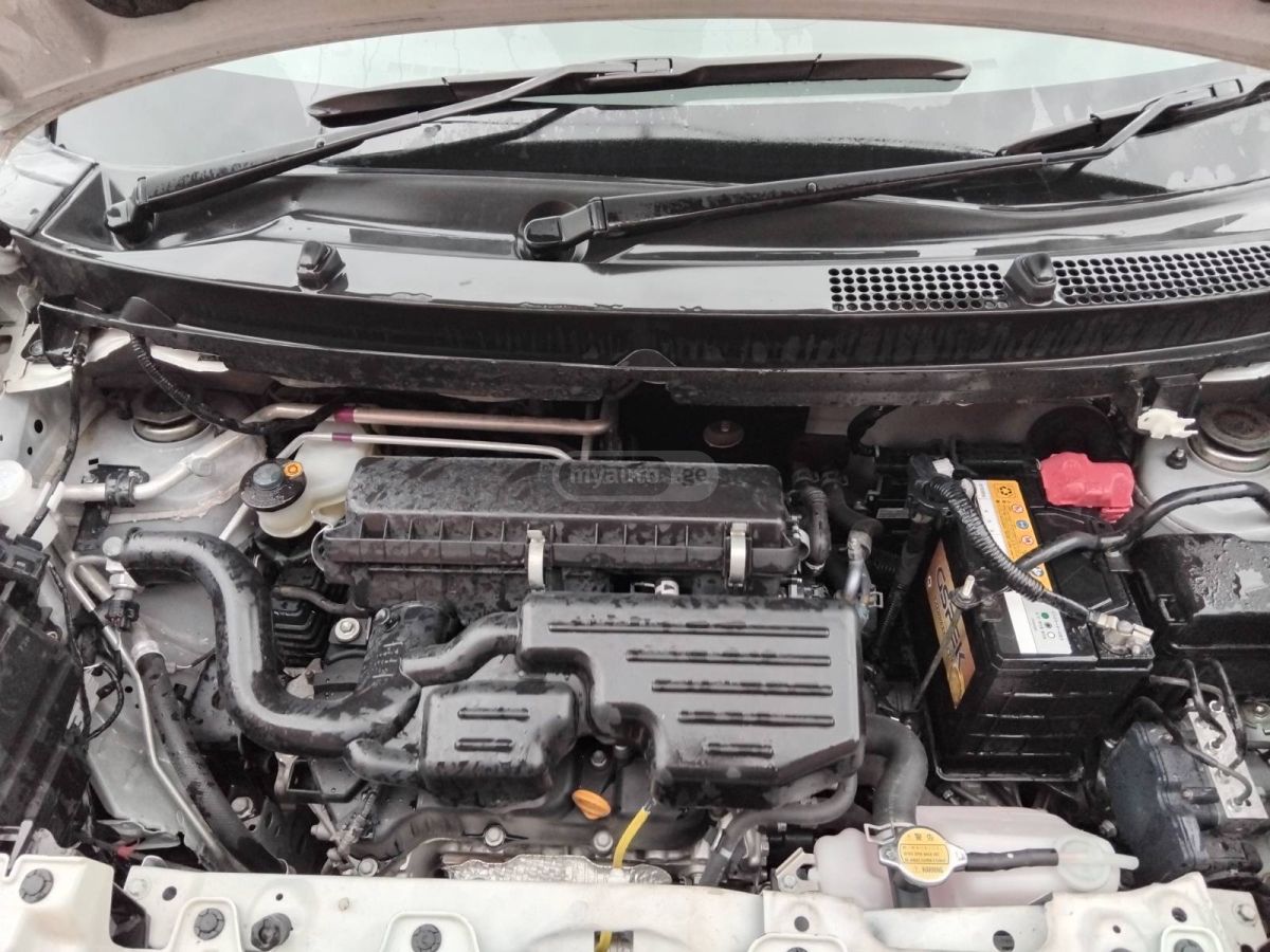 Daihatsu Cast - фото 12