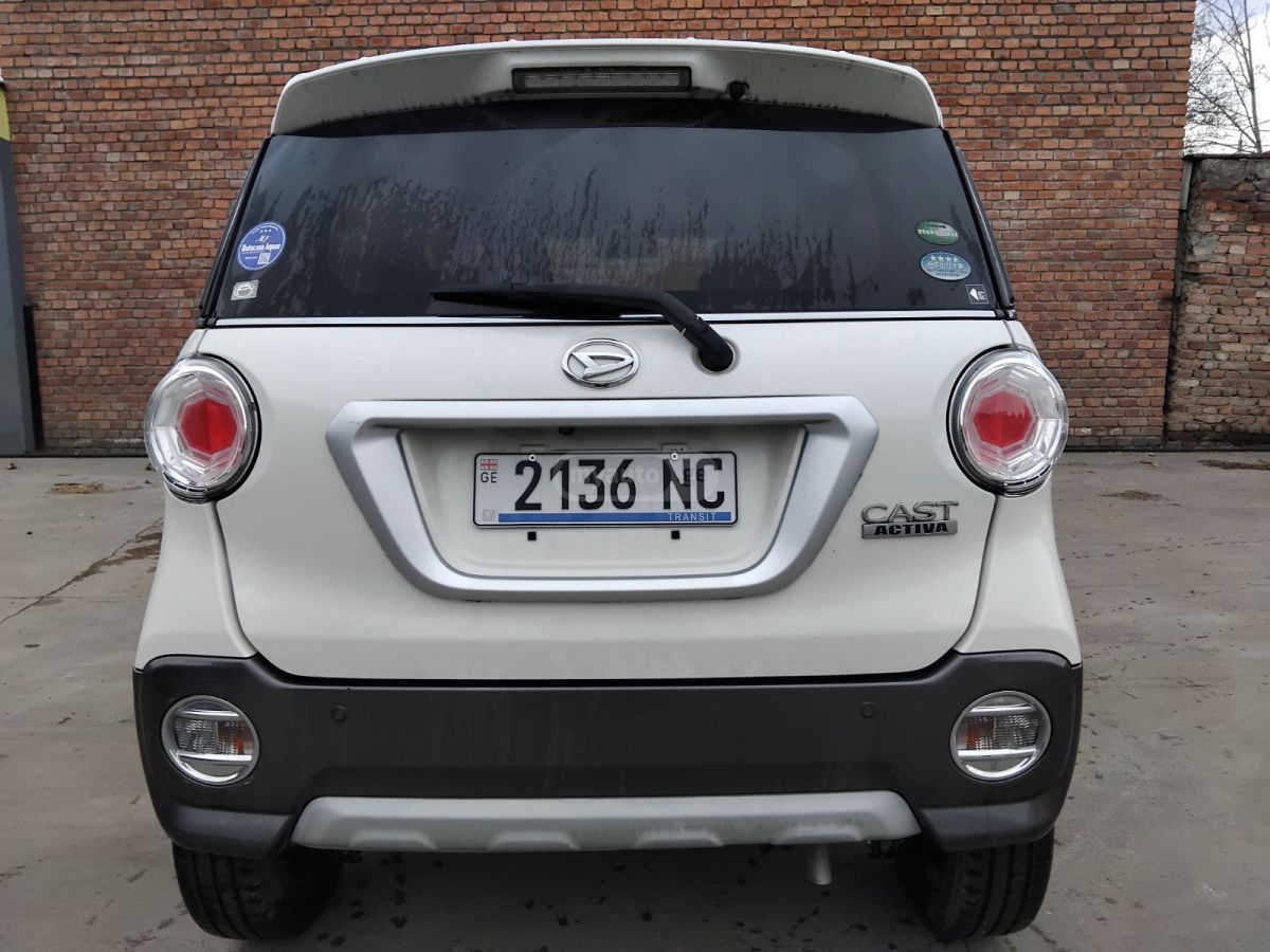 Daihatsu Cast - фото 4