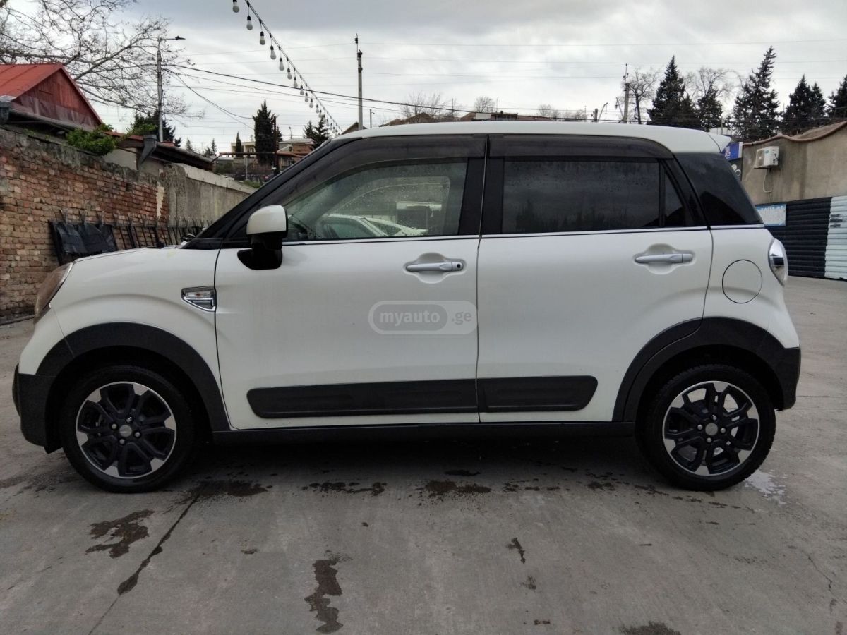 Daihatsu Cast - фото 5