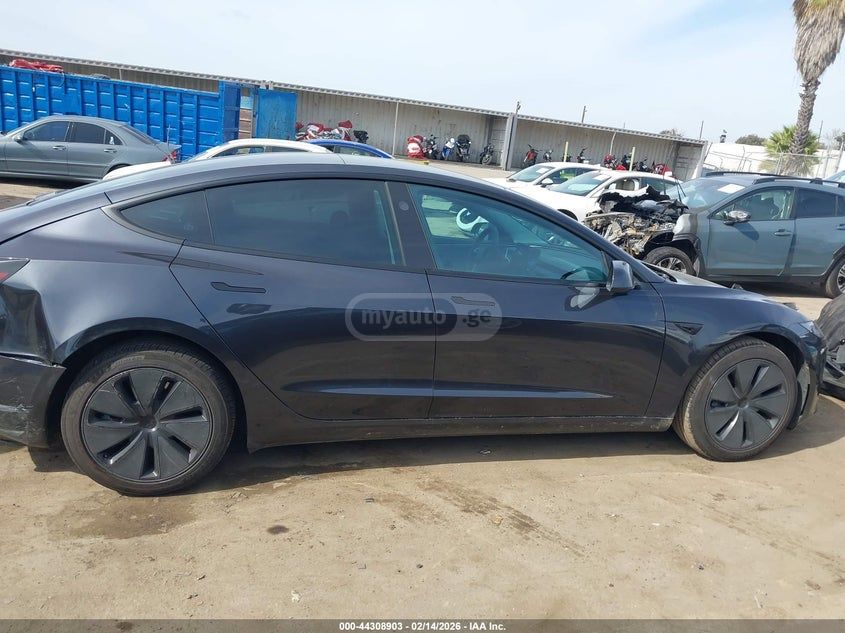 Tesla Model 3 2025 — миниатюра 13