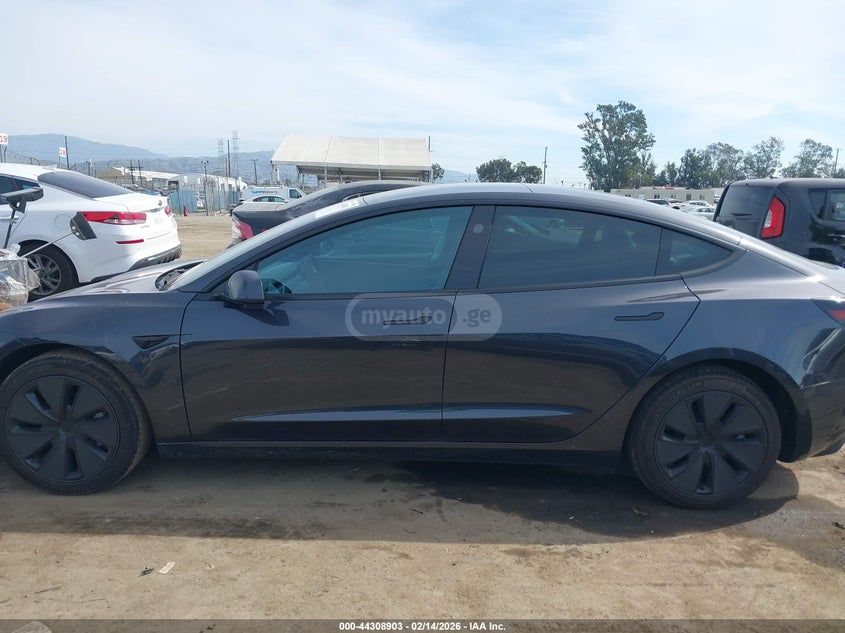 Tesla Model 3 2025 — миниатюра 14