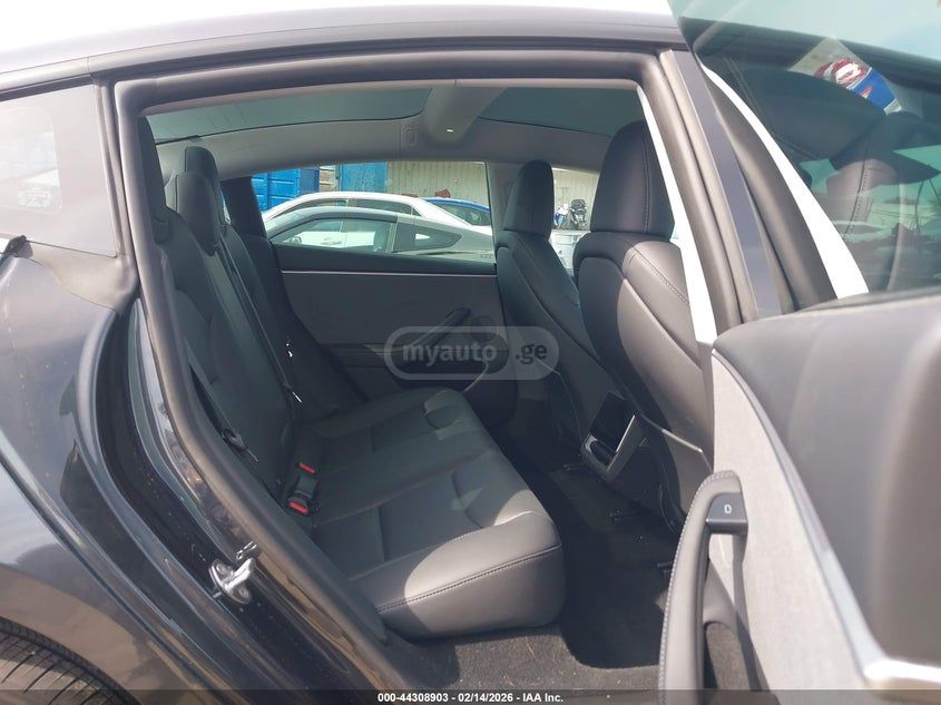 Tesla Model 3 2025 — миниатюра 8