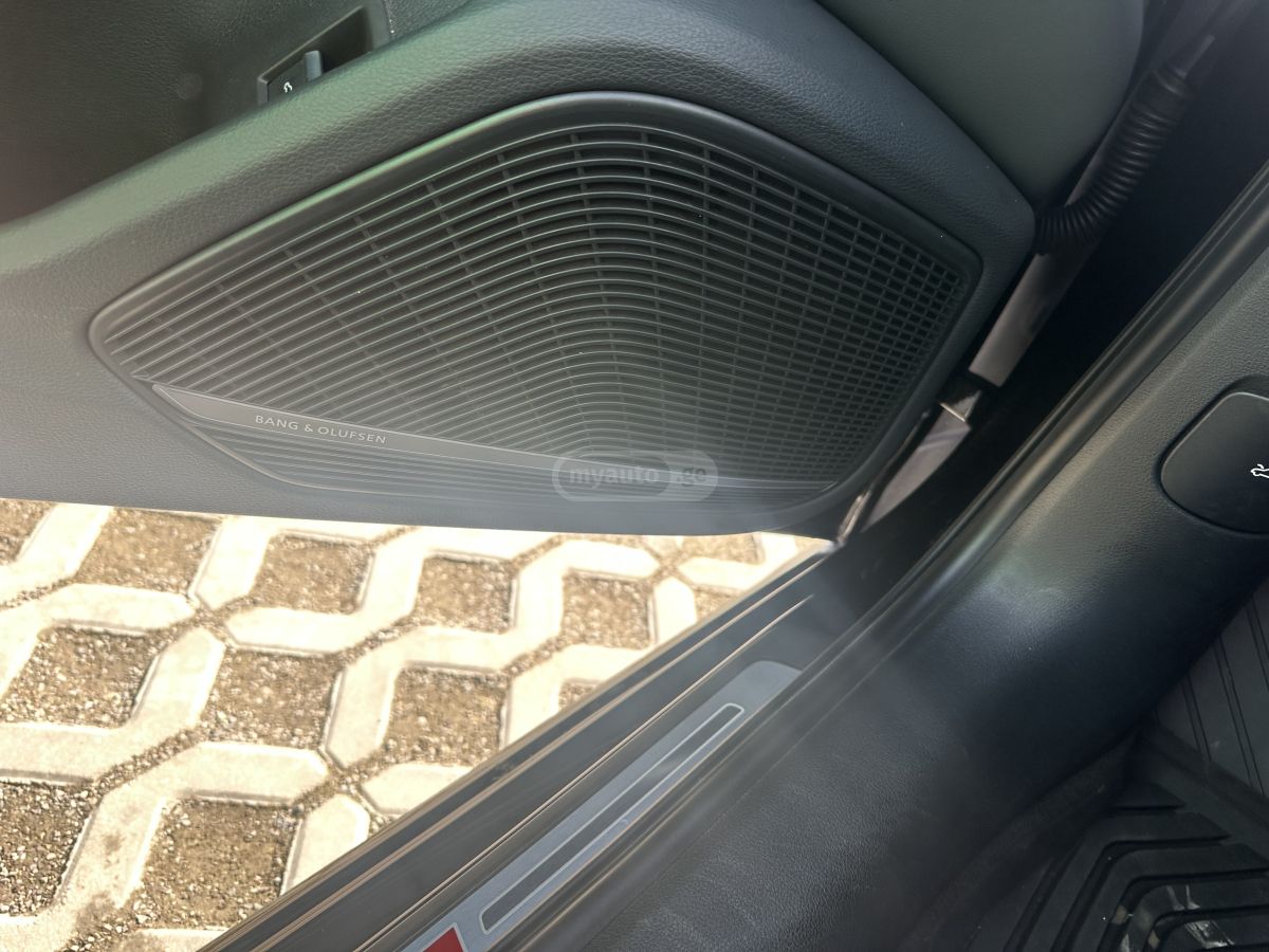 Audi A4 - фото 12