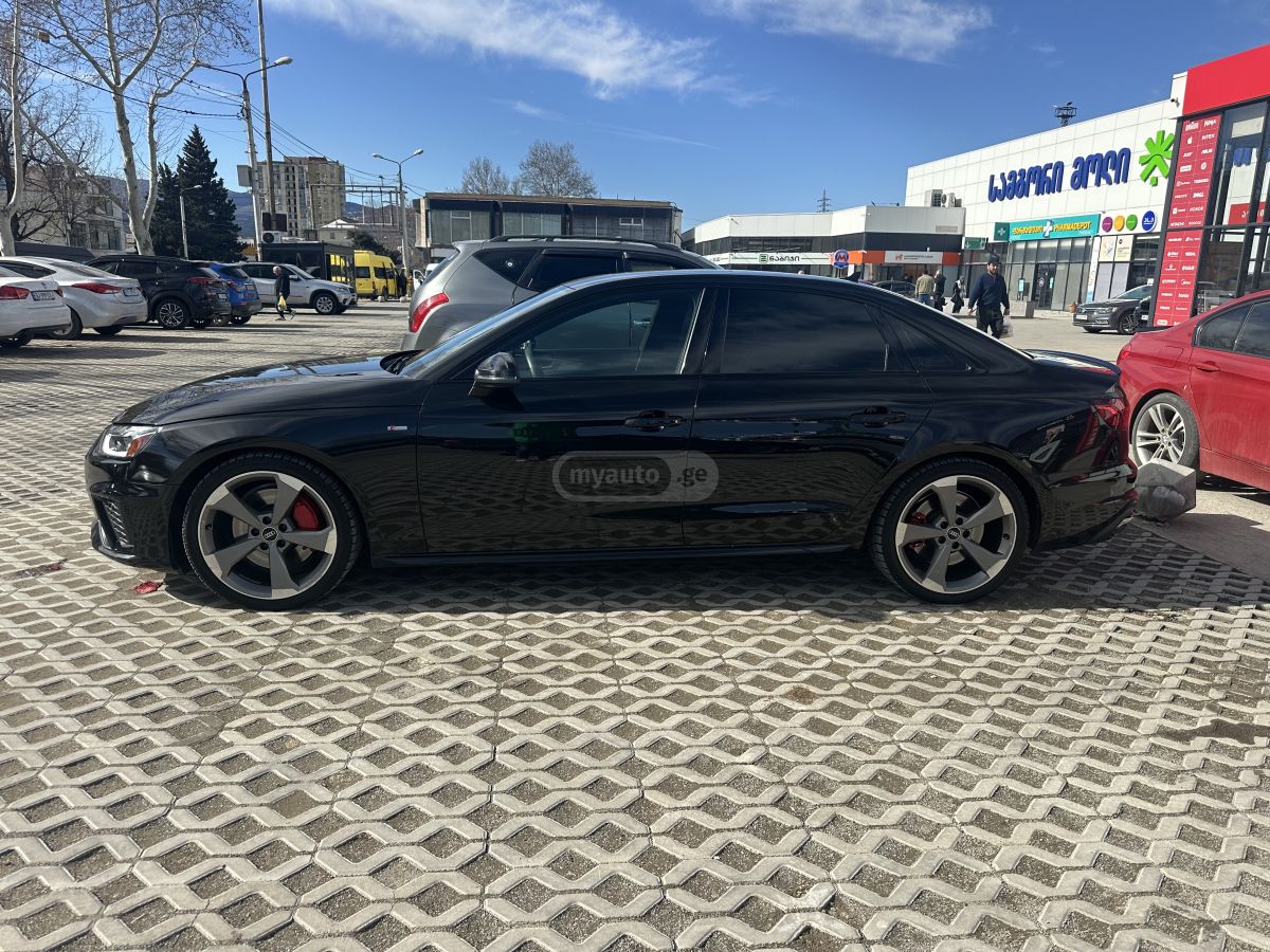 Audi A4 - фото 3