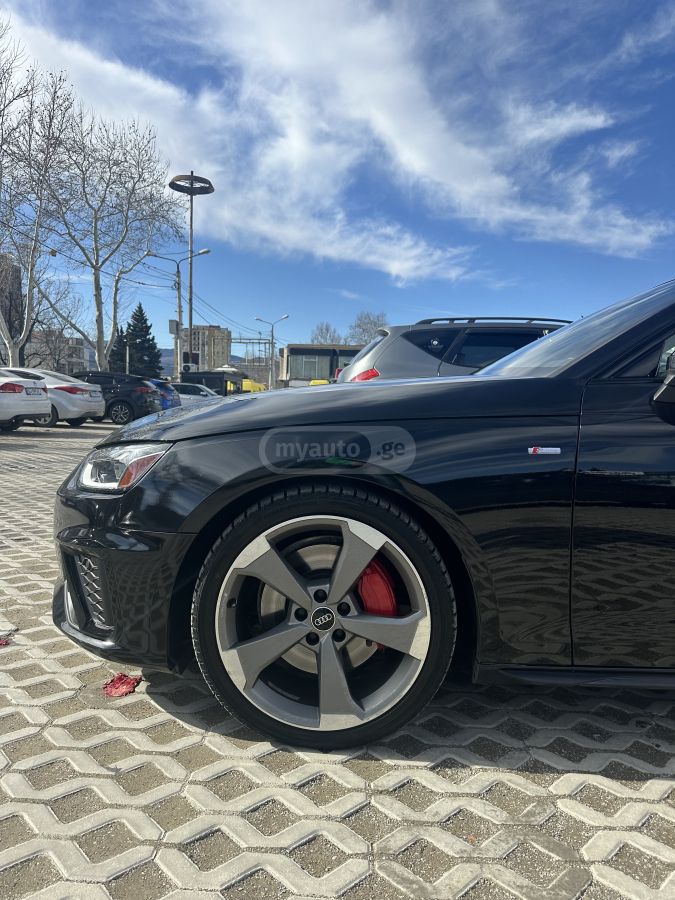 Audi A4 - фото 4