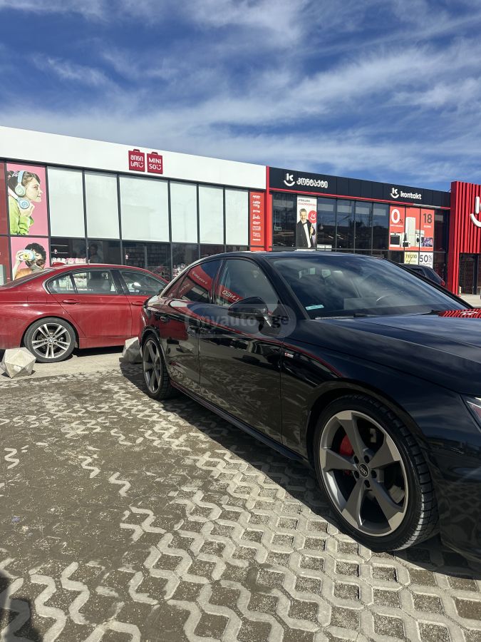 Audi A4 - фото 5