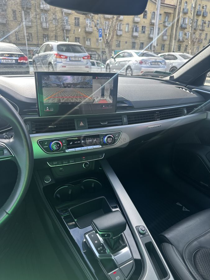 Audi A4 - фото 8