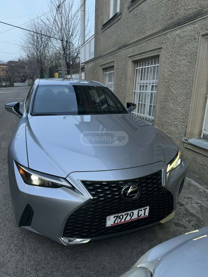Lexus IS 300 F-sport design 2023 — миниатюра 1