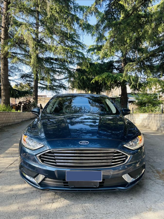 Ford Fusion - фото 1