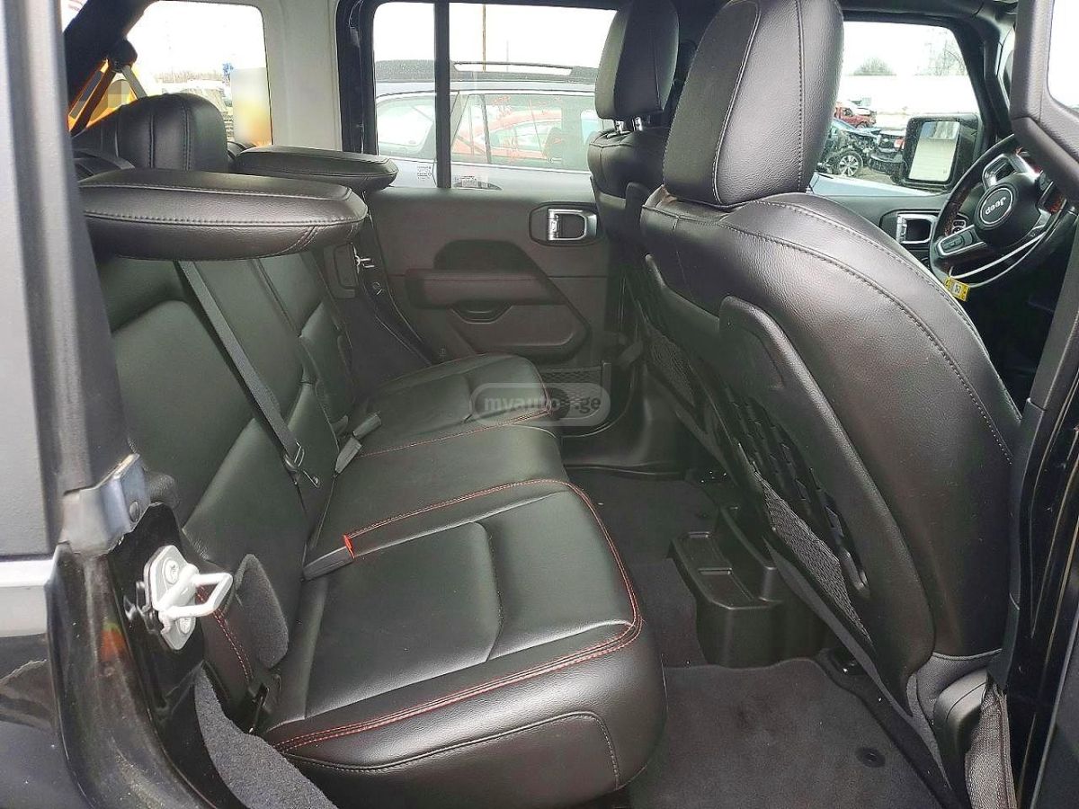 Jeep Wrangler - фото 10