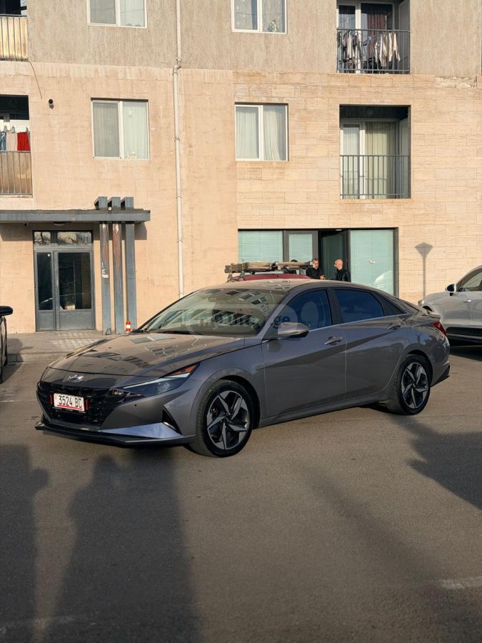 Hyundai Elantra - фото 1