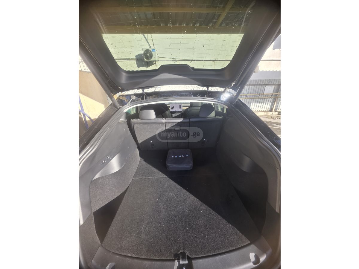 Tesla Model Y - фото 3