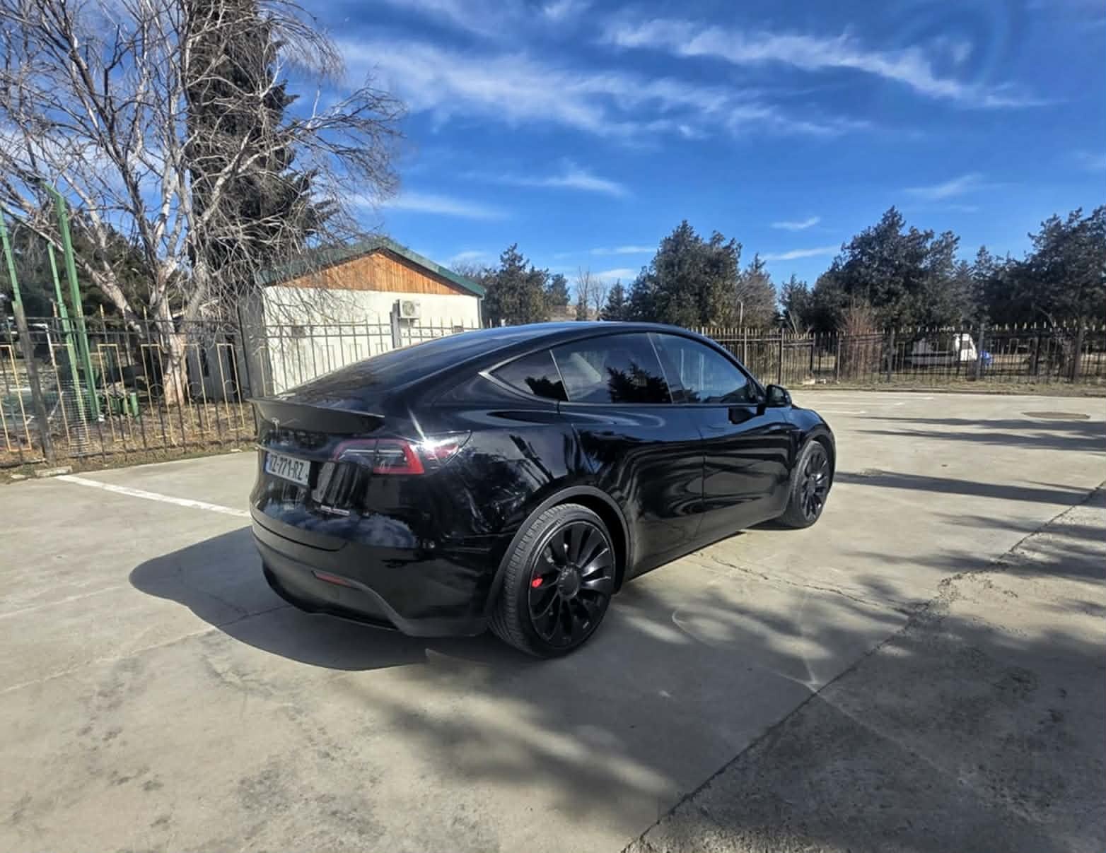 Tesla Model Y - фото 5