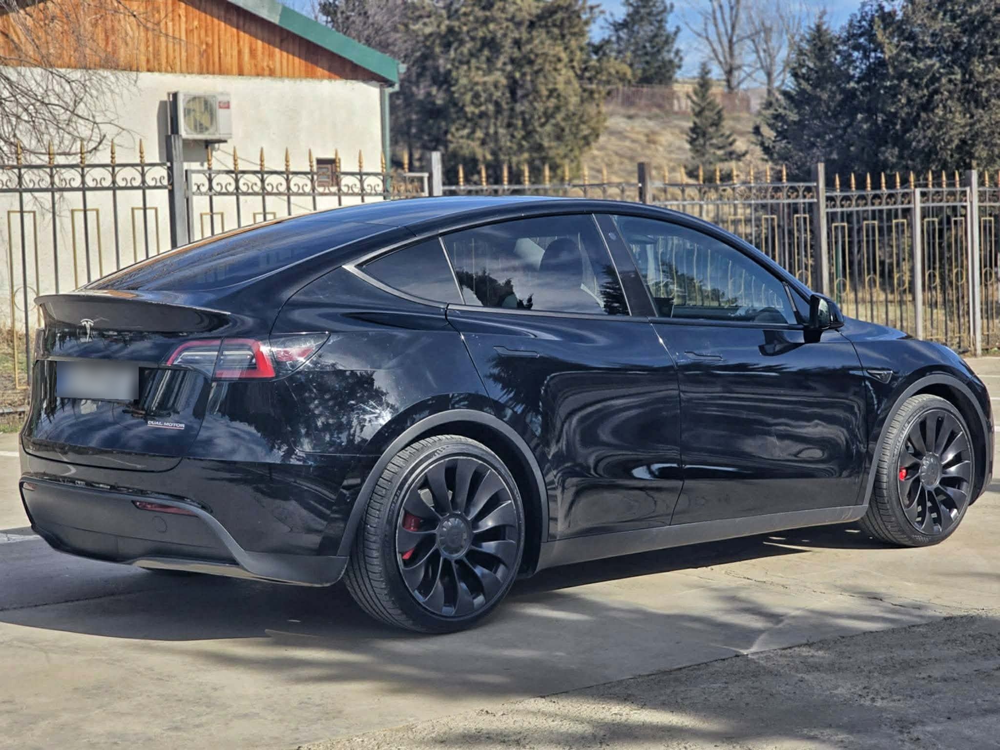Tesla Model Y - фото 6