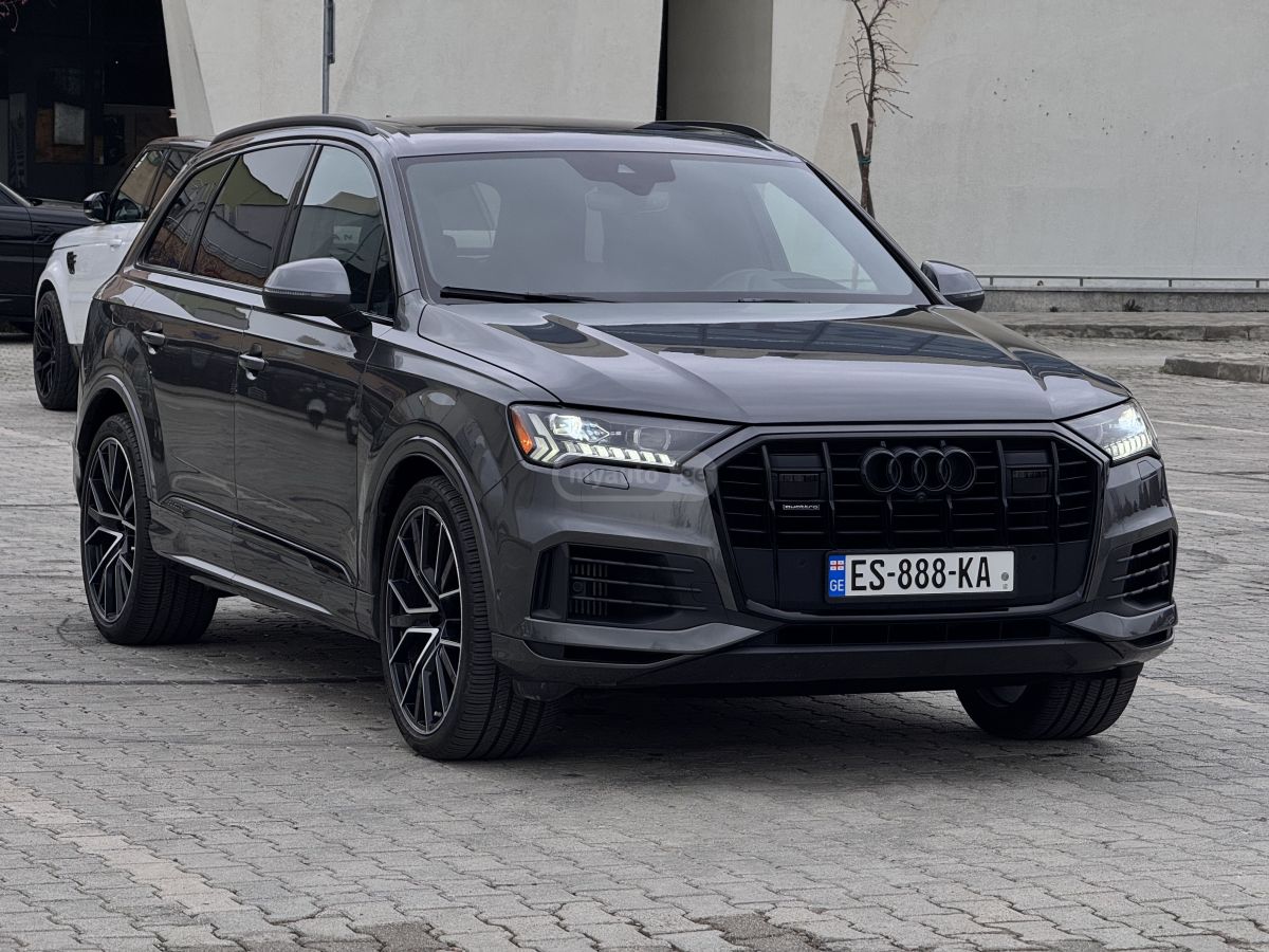 Audi Q7 - фото 1