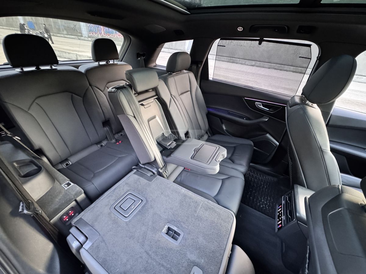 Audi Q7 - фото 12