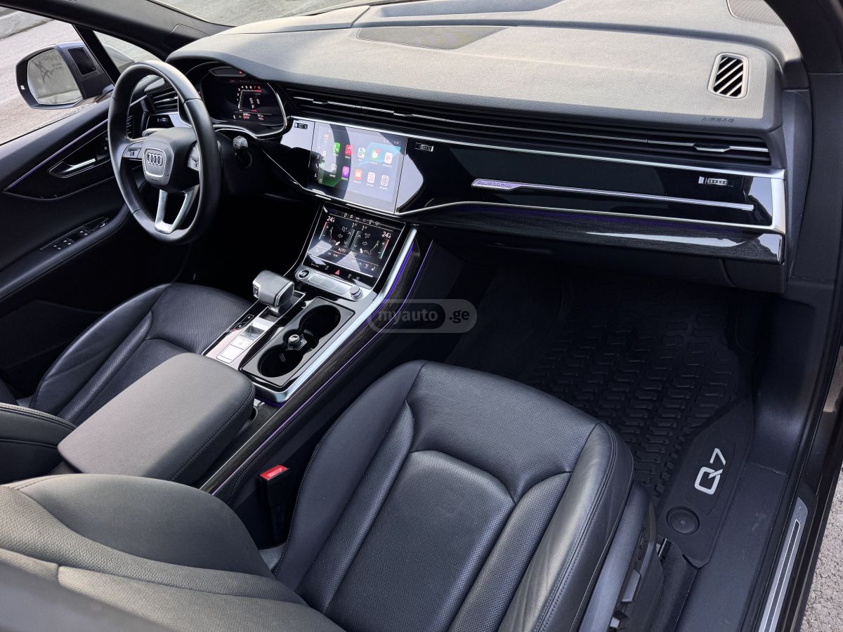 Audi Q7 - фото 13