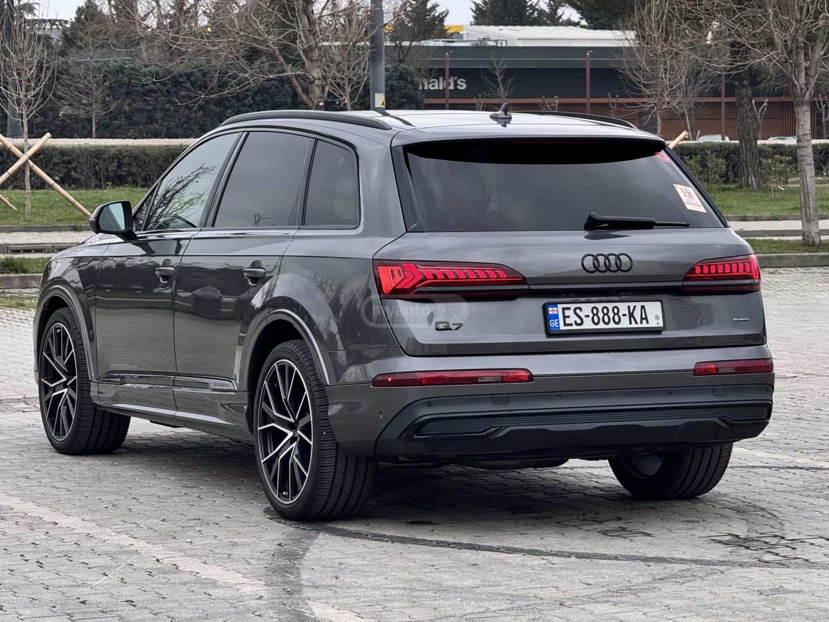 Audi Q7 - фото 3