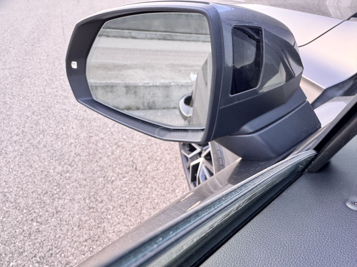 Audi Q7 - фото 8