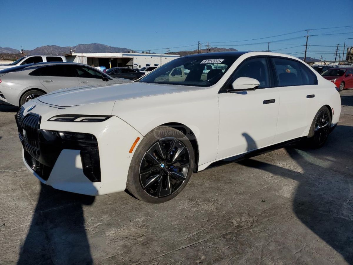 BMW 760 2023 — миниатюра 1