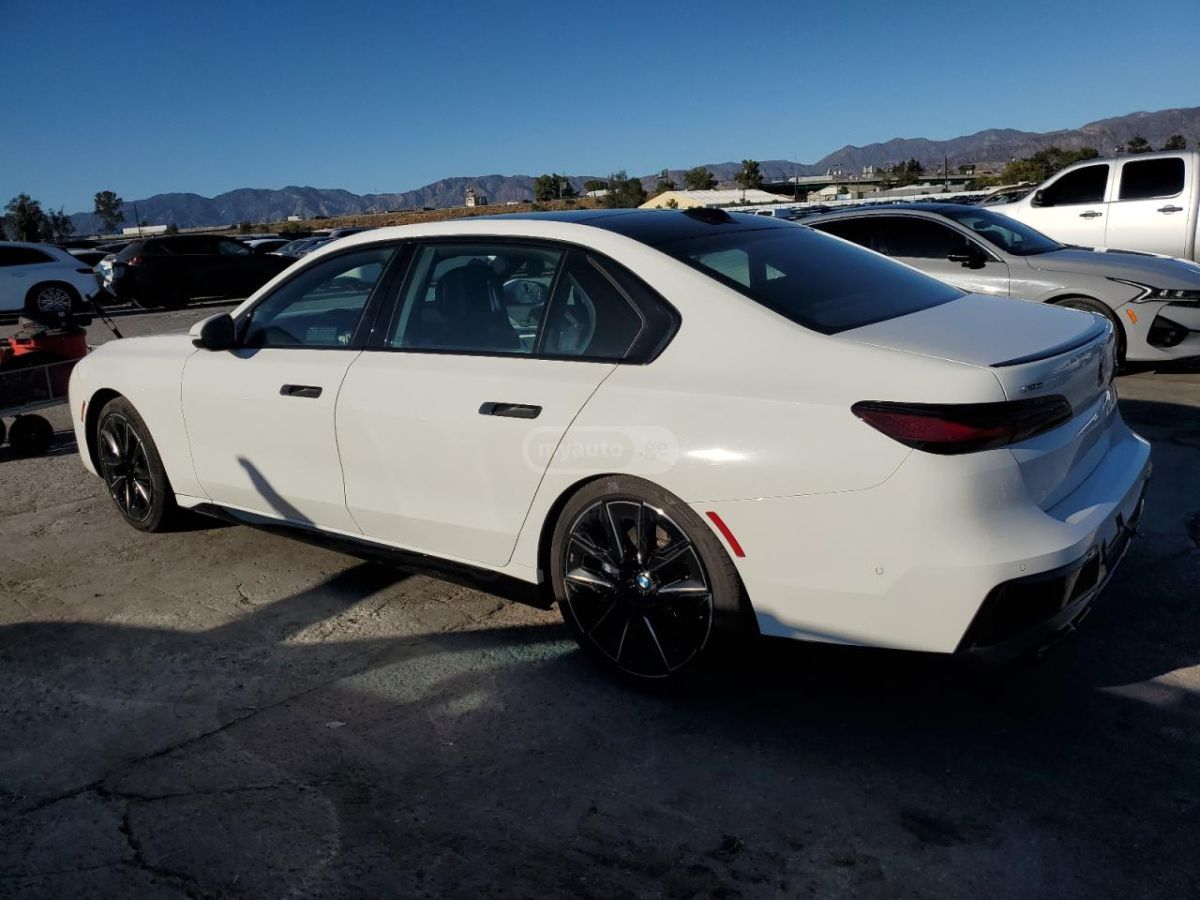 BMW 760 2023 — миниатюра 2