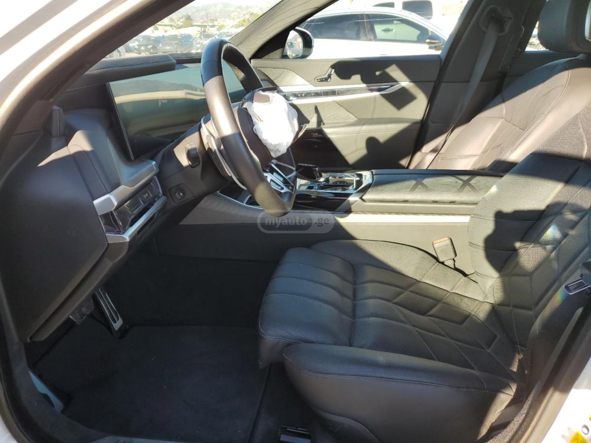 BMW 760 2023 — миниатюра 7