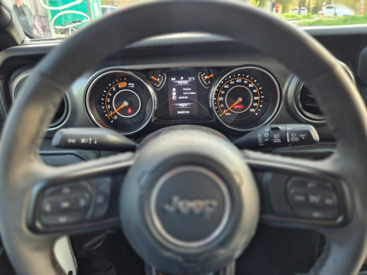 Jeep Wrangler - фото 11