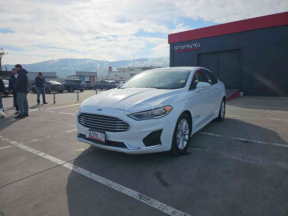 Ford Fusion - фото 1