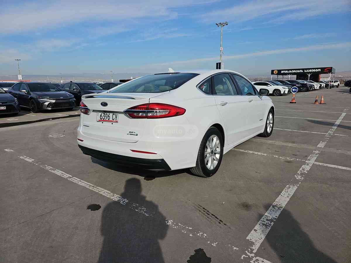 Ford Fusion - фото 4