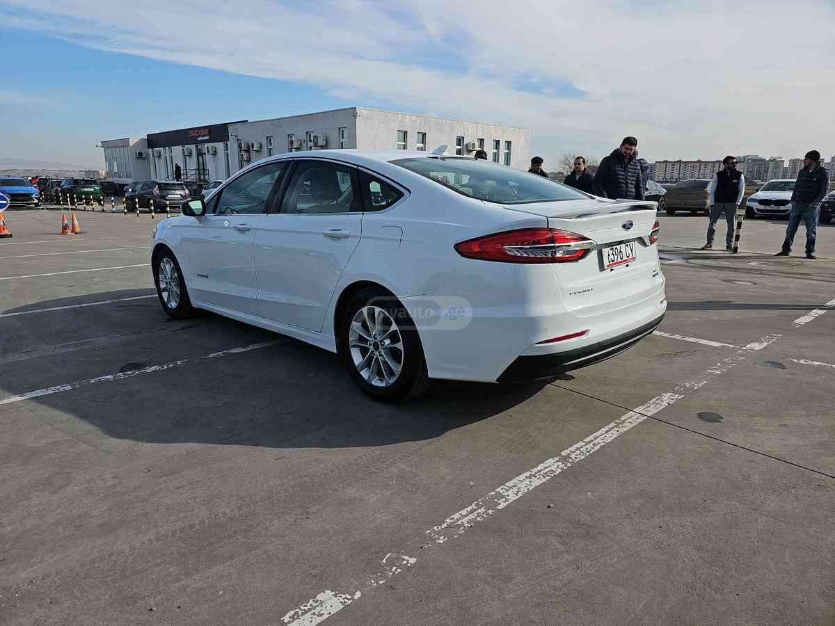 Ford Fusion - фото 6