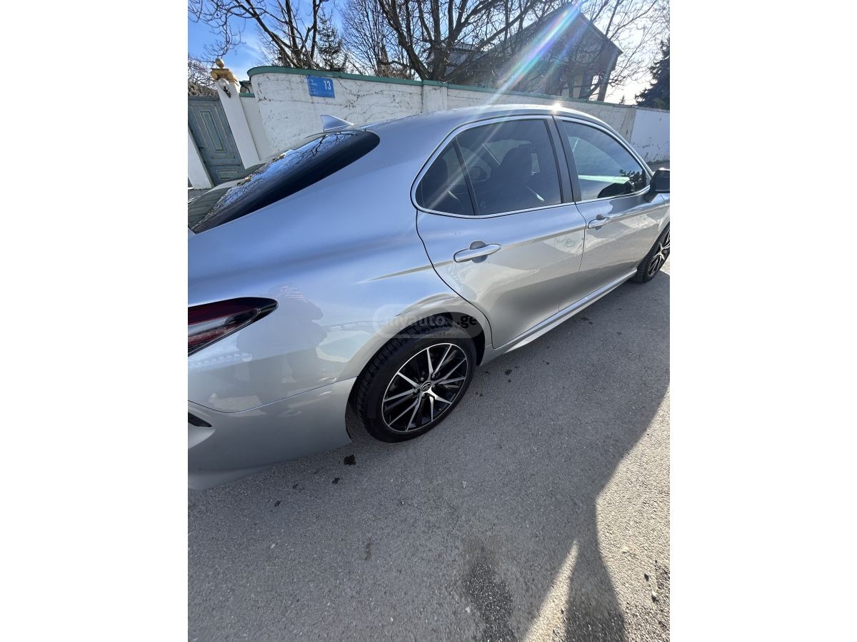 Toyota Camry - фото 2