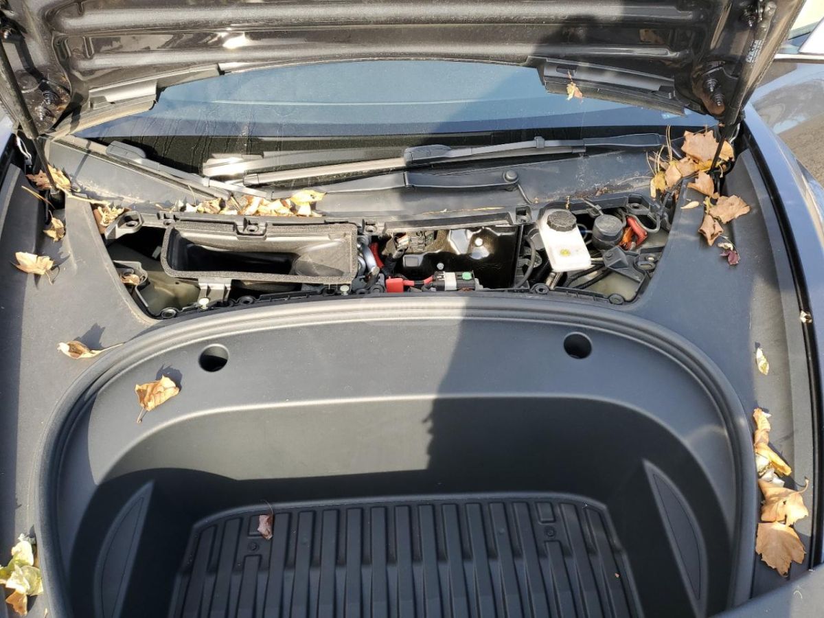 Tesla Model 3 - фото 10