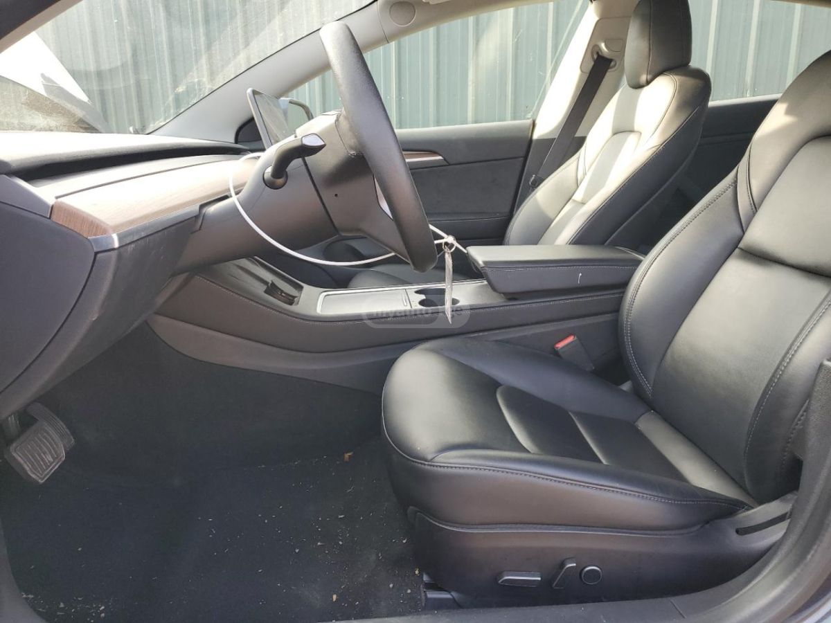 Tesla Model 3 - фото 7