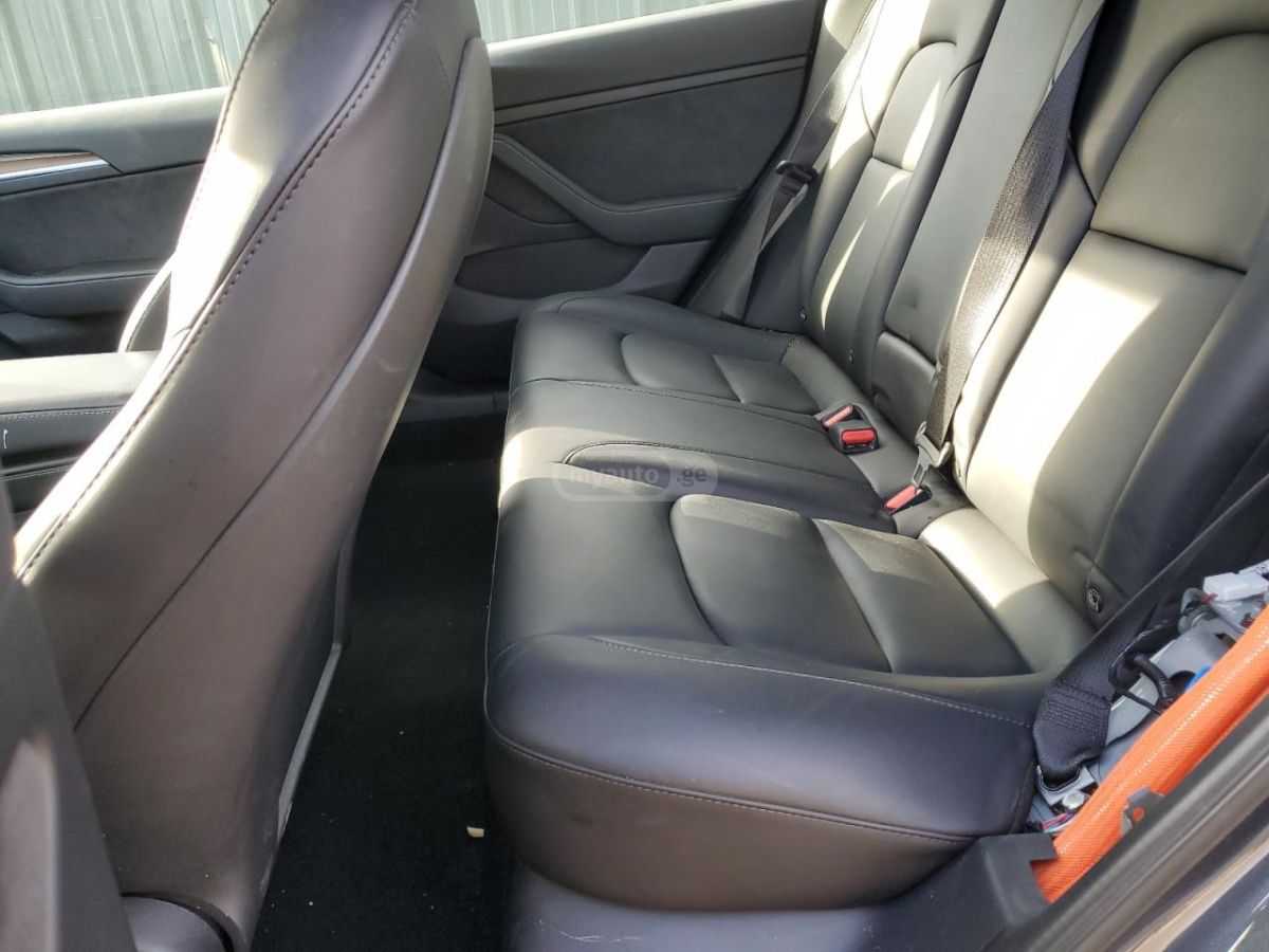 Tesla Model 3 - фото 9