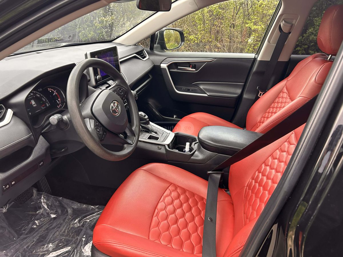 Toyota Rav 4 - фото 1